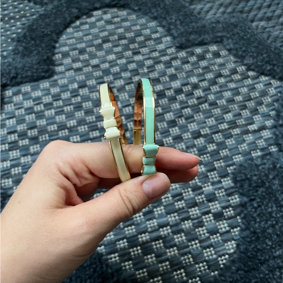 Kate Spade Blue & Cream Enamel Take A Bow Bangle Bracelets - Picture 6 of 6